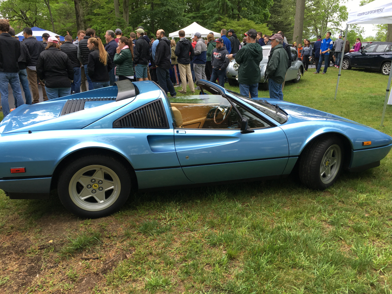 So instead of drooling over the Huyra, I took advantage of the distracted crowd and got some unobstructed pictures of a very sweet 328